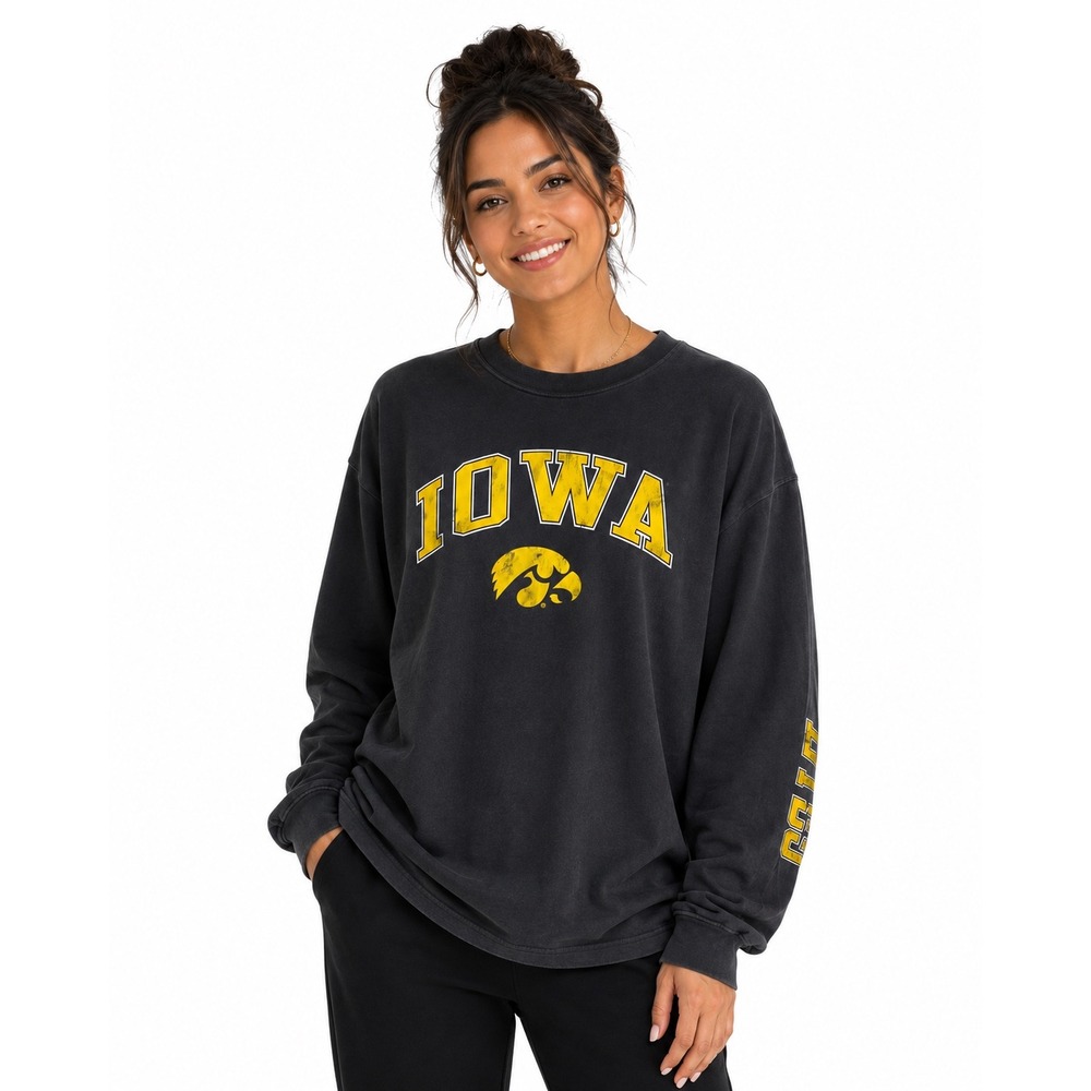 Iowa Hawkeyes Long‎ Sleeve T-Shirt Faded Black Distressed Graphic NCAA XL